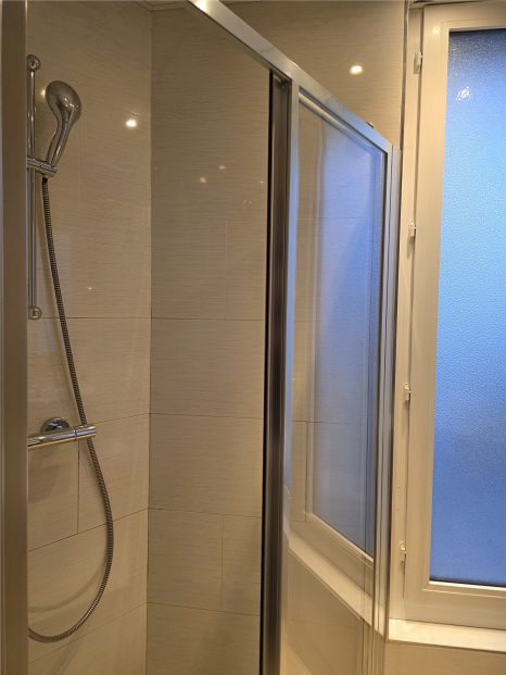 알리제 그레넬 투어 에펠 샤워실