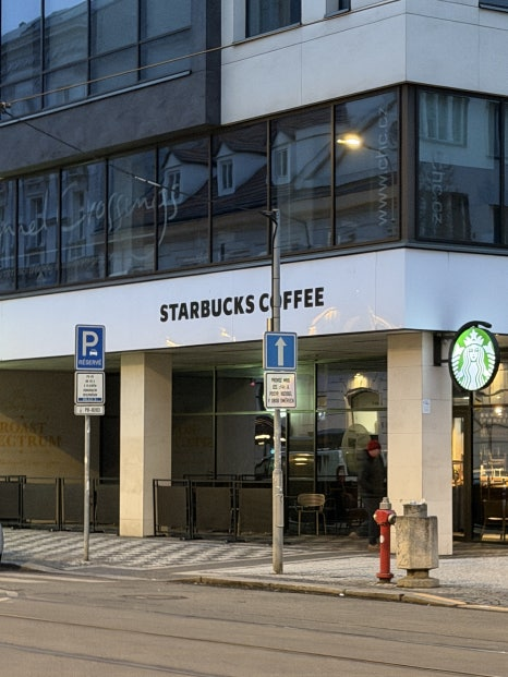 호텔 로열 프라하 스타벅스